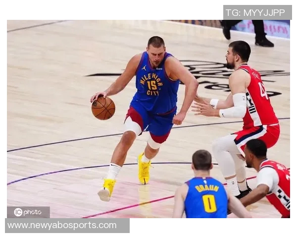 半场战报太阳落后掘金布克与狄龙合力贡献24分约基奇助攻表现抢眼 半场战报太阳落后掘金布克与狄龙合力贡献24分约基奇助攻表现抢眼