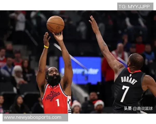 哈登狂砍29分6助助力球队逆转旧主罚球表现出色正负值高达19
